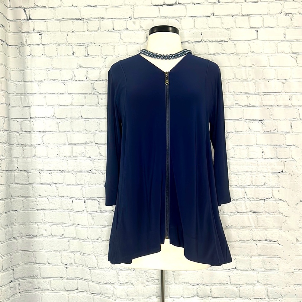 ✨VECCELI Italy- Beautifully made blue top size M 💙 (Jewelry not included)